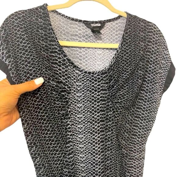 Chances Short Sleeve Stretchy Blouse-Size M - Picture 3 of 5